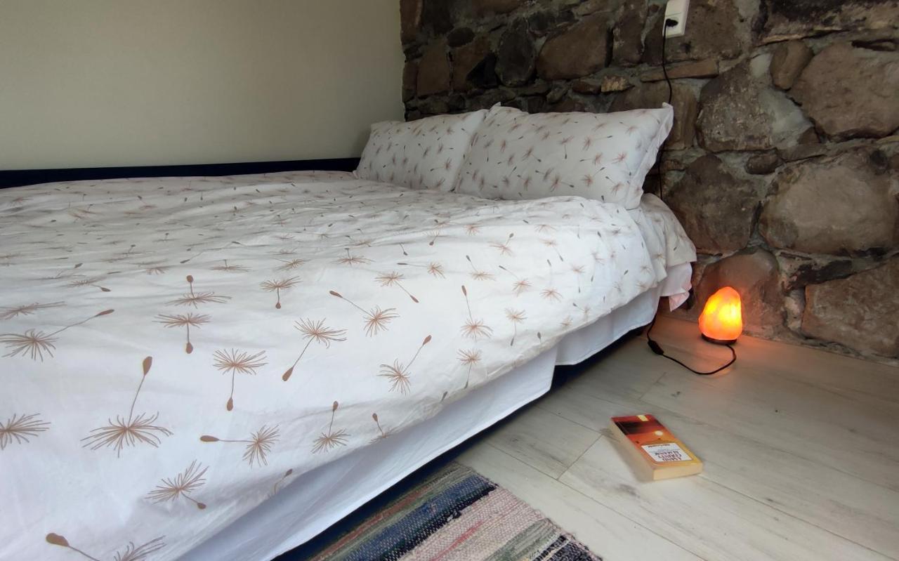 Zove Rural Cottage With Garden Views K'arashamb Ngoại thất bức ảnh