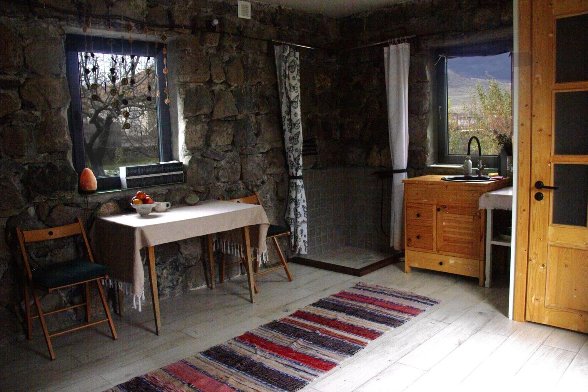 Zove Rural Cottage With Garden Views K'arashamb Ngoại thất bức ảnh