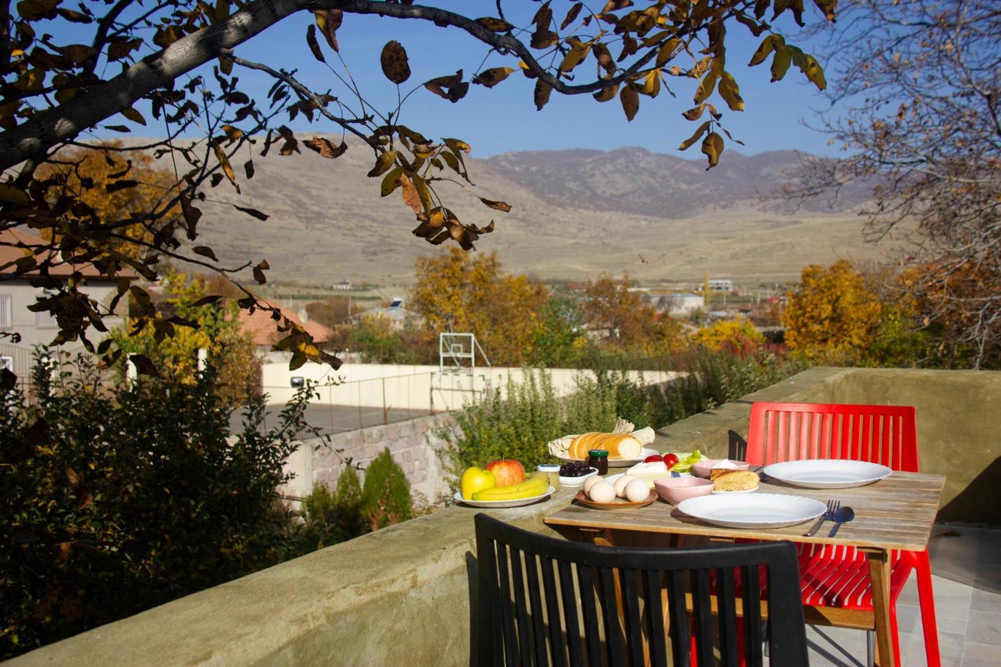 Zove Rural Cottage With Garden Views K'arashamb Ngoại thất bức ảnh