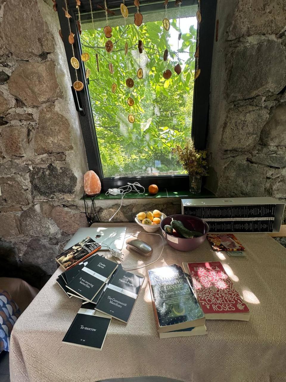 Zove Rural Cottage With Garden Views K'arashamb Ngoại thất bức ảnh