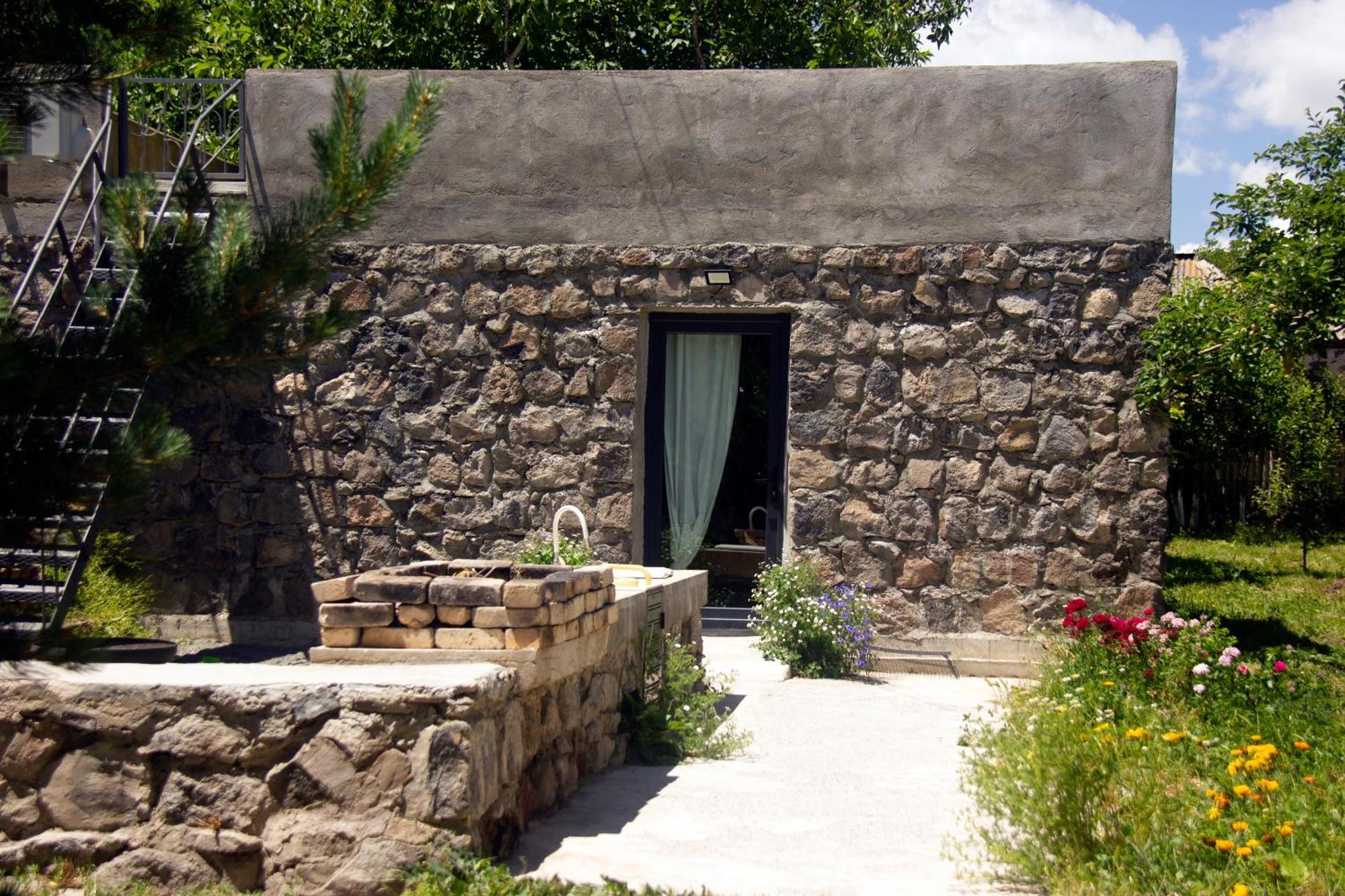 Zove Rural Cottage With Garden Views K'arashamb Ngoại thất bức ảnh