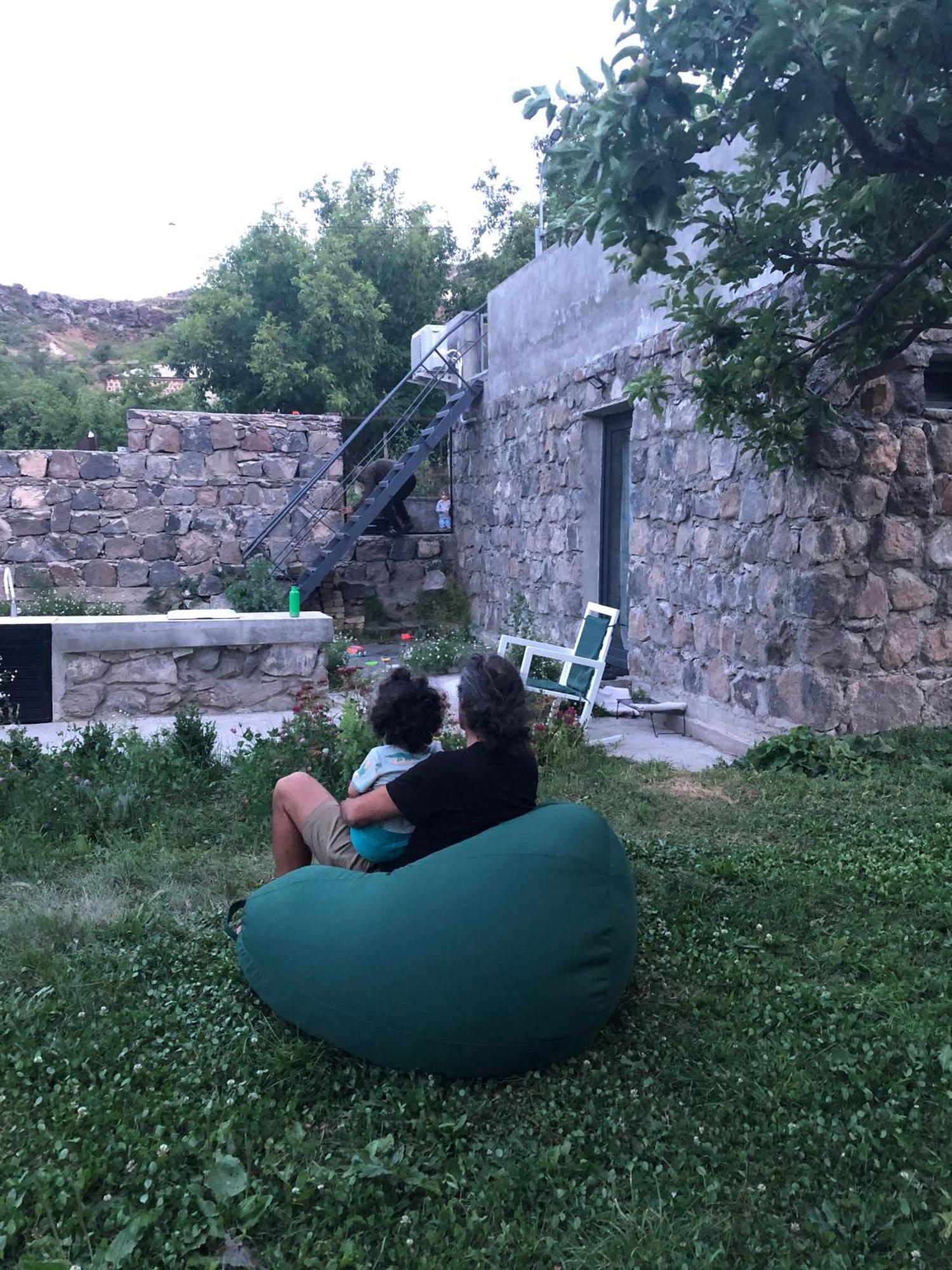 Zove Rural Cottage With Garden Views K'arashamb Ngoại thất bức ảnh